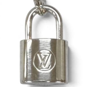 精美 LOUIS VUITTON 路易威登 Q93559 Silver Lockit 吊坠 925银 LV Logo 项链 银色 重量8.4g 女士